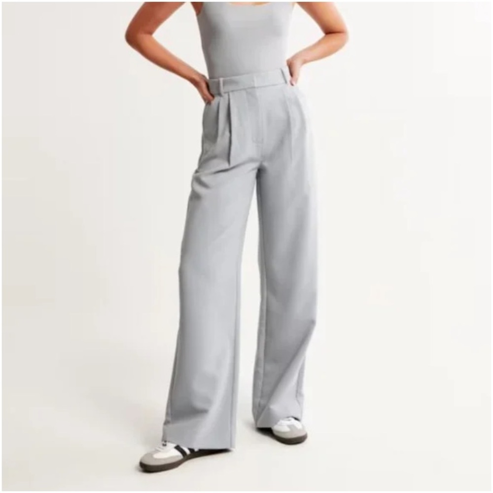 NWT Abercrombie & Fitch Ultra High Wide Leg Tailored Pant - Gray 30S